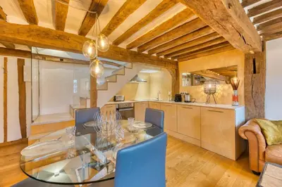 Cuisine ou kitchenette dans l'établissement Les Loges Saint Éloi Somptueux F4 pour 7 personnes