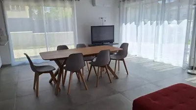 Télévision ou salle de divertissement dans l'établissement Sweet Home Maison entière