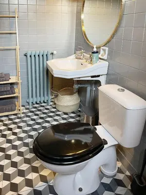 Salle de bains dans l'établissement La Maison des Rues Pavées avec jardin by La Boîte En Plus