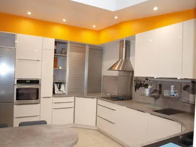 Cuisine ou kitchenette dans l'établissement Charming City Home Near Downtown with Garage