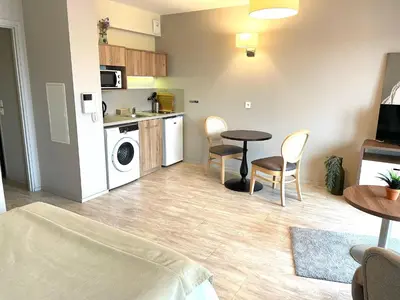 Cuisine ou kitchenette dans l'établissement Résidence de Maisons-Laffitte