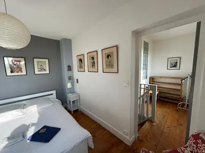 Un ou plusieurs lits dans un hébergement de l'établissement Rouen ECO LODGES maison entière avec terrasse dans jardin potager piscine parking