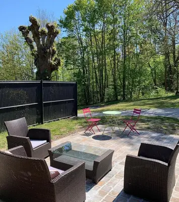 Jardin de l'établissement Le Lodge des Villettes