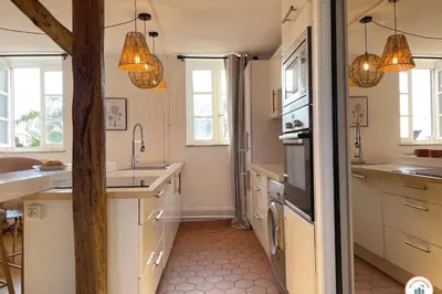 Cuisine ou kitchenette dans l'établissement Le Duplex - Parking - Vue Clochers - Tennis