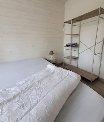Un ou plusieurs lits dans un hébergement de l'établissement Maison individuelle en bord de mer.