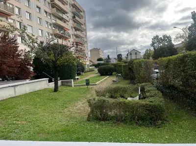 Jardin de l'établissement Studio Cosy proche Gare de Poissy RER A