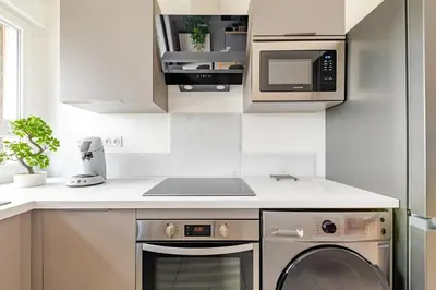 Cuisine ou kitchenette dans l'établissement La Côte Verte Studio charme