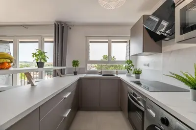 Cuisine ou kitchenette dans l'établissement La Côte Verte Studio charme