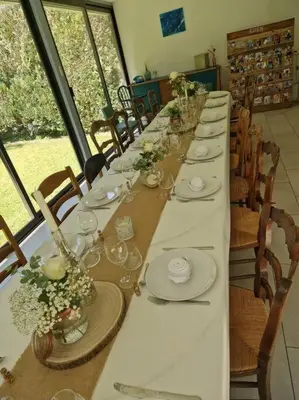 Restaurant ou autre lieu de restauration dans l'établissement Magnifique Maison de Campagne