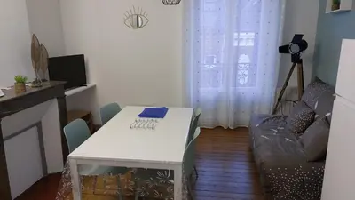 Télévision ou salle de divertissement dans l'établissement Villa Marguerite