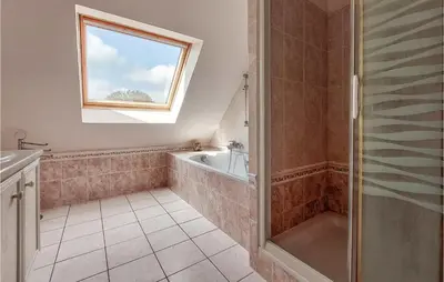 Un ou plusieurs lits dans un hébergement de l'établissement Stunning Home In St Paer With Wifi