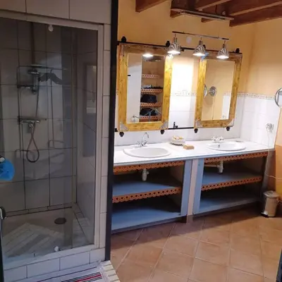 Salle de bains dans l'établissement LA PETITE GRANGE