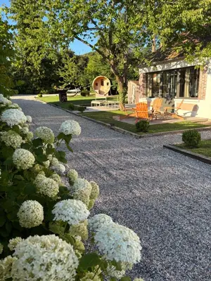 Jardin de l'établissement La Petite Maison de Giverny - Gîte de charme 5 étoiles au cœur du village - Maison 3 Chambres 3 Salles de Bain - Jardin - Privatisation