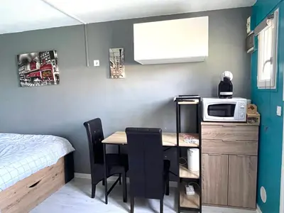 Cuisine ou kitchenette dans l'établissement Studio cosy indépendant avec Jardin à Osny proche Cergy Pontoise