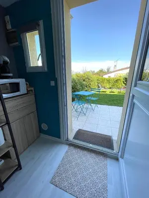 Balcon ou terrasse dans l'établissement Studio cosy indépendant avec Jardin à Osny proche Cergy Pontoise