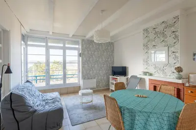 Télévision ou salle de divertissement dans l'établissement Mélodie - Bel appartement vue mer