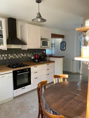 Cuisine ou kitchenette dans l'établissement Maison familiale au coeur de la vallée de l'Eure