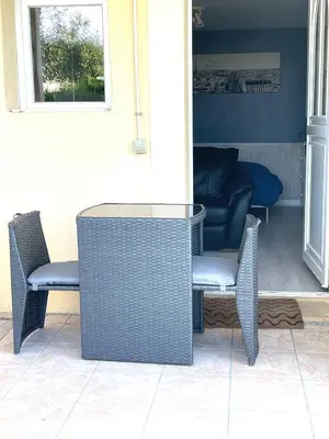 Coin salon dans l'établissement Studio cosy indépendant avec Jardin à Osny proche Cergy pontoise