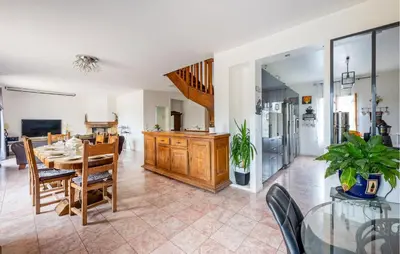 Cuisine ou kitchenette dans l'établissement Cozy Home In Le Vaumain With Kitchen