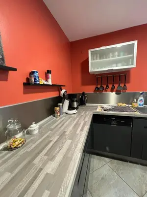 Cuisine ou kitchenette dans l'établissement Rez-de-chaussée de plain-pied avec parking privé au centre ville