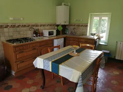 Cuisine ou kitchenette dans l'établissement Gite du Colombier