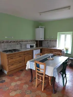 Cuisine ou kitchenette dans l'établissement Gite du Colombier