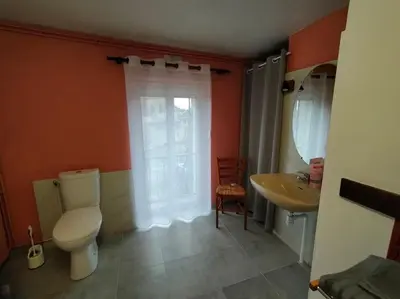 Salle de bains dans l'établissement Gite du Colombier
