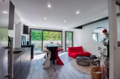 Cuisine ou kitchenette dans l'établissement Studio de 40m2 avec terrasse privée, gare à 5 min