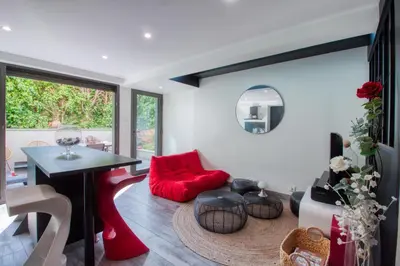 Coin salon dans l'établissement Studio de 40m2 avec terrasse privée, gare à 5 min