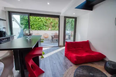 Coin salon dans l'établissement Studio de 40m2 avec terrasse privée, gare à 5 min
