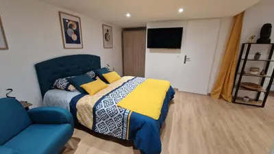 Télévision ou salle de divertissement dans l'établissement maison neuve - le laos -