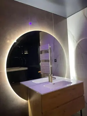 Salle de bains dans l'établissement Insolite Escapade avec Spa privatif