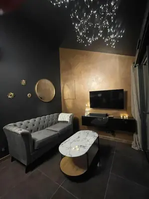 Télévision ou salle de divertissement dans l'établissement Insolite Escapade avec Spa privatif