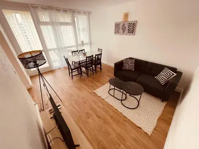 Coin salon dans l'établissement Spacieux logement en famille - 296