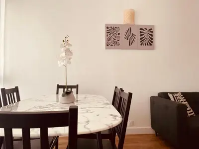 Coin salon dans l'établissement Spacieux logement en famille - 296