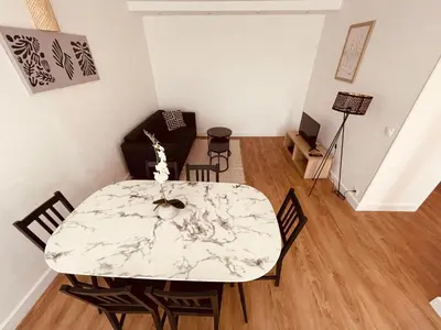 Coin salon dans l'établissement Spacieux logement en famille - 296