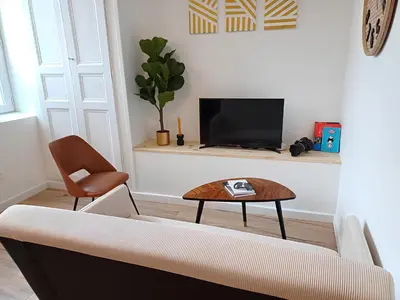 Télévision ou salle de divertissement dans l'établissement L'escapade - A 5min à pied centre ville & gare