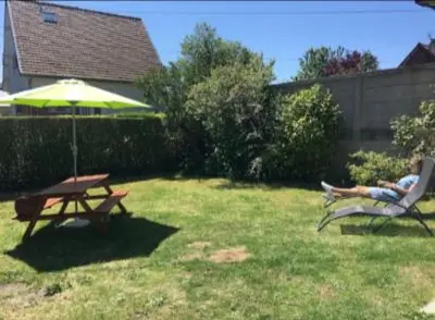 Jardin de l'établissement maisonnette