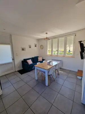 Télévision ou salle de divertissement dans l'établissement maisonnette