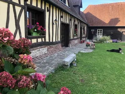 Jardin de l'établissement Gîte du petit pressoir près du Treport Baie de Somme classé 3 étoiles