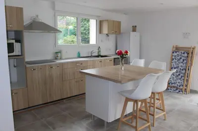 Cuisine ou kitchenette dans l'établissement Maison en Normandie