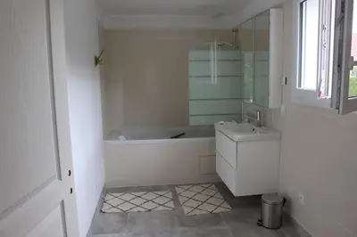 Salle de bains dans l'établissement Maison en Normandie