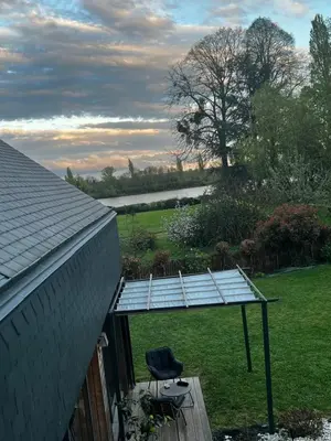 Jardin de l'établissement Suite avec salon privé 25m2 Wifi Netflix Duclair