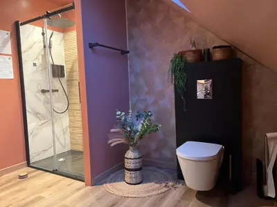 Salle de bains dans l'établissement Suite avec salon privé 25m2 Wifi Netflix Duclair