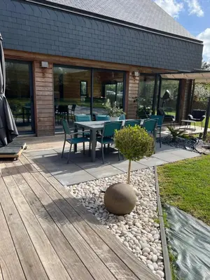 Jardin de l'établissement Suite avec salon prive 25m2 Wifi Netflix Duclair