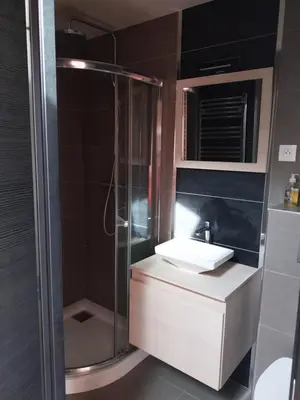 Salle de bains dans l'établissement le prieuré reposant