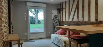 Coin salon dans l'établissement Le Thuit - F2 Plain pied tout équipé à la ferme