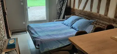 Coin salon dans l'établissement Le Thuit - F2 Plain pied tout équipé à la ferme