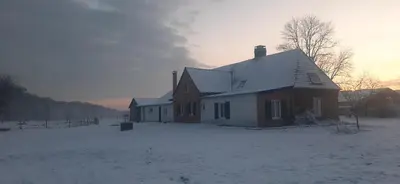 L'établissement Le Thuit - F2 Plain pied tout équipé à la ferme en hiver