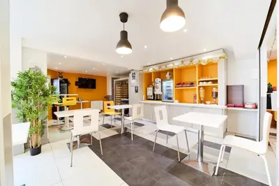 Cuisine ou kitchenette dans l'établissement Première Classe Amiens